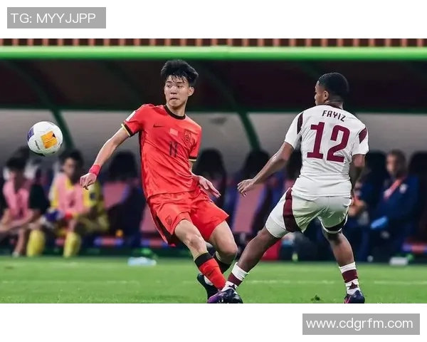 足球明星遭遇粉碎性骨折伤痛困扰未来职业生涯面临重大挑战